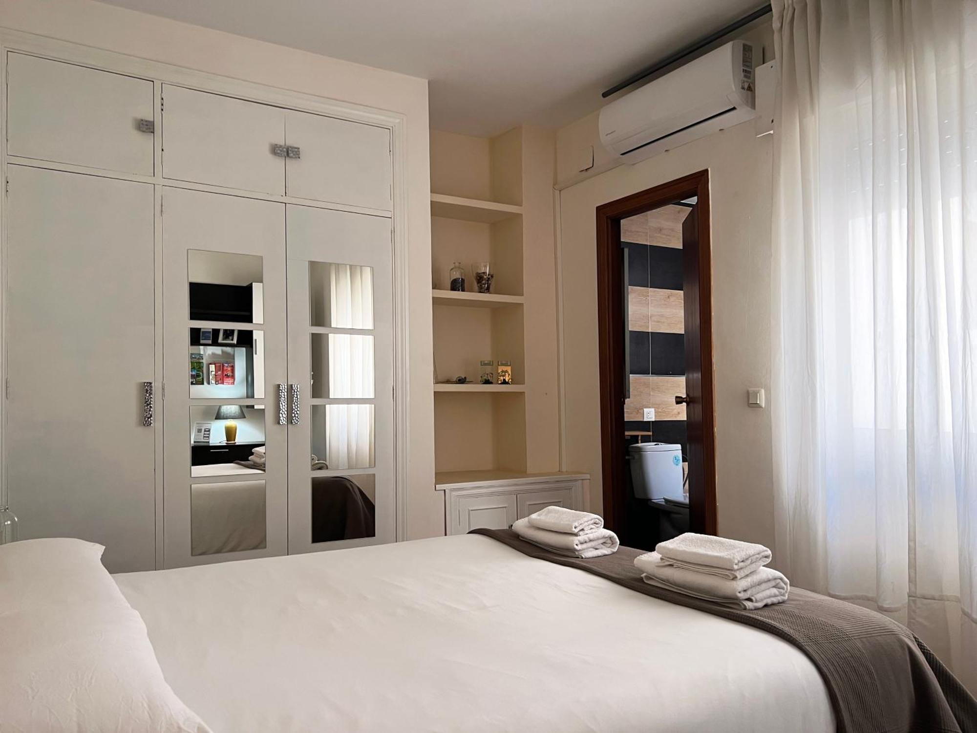 Apartment Wall Center - Aloha Sevilla — Photos 3